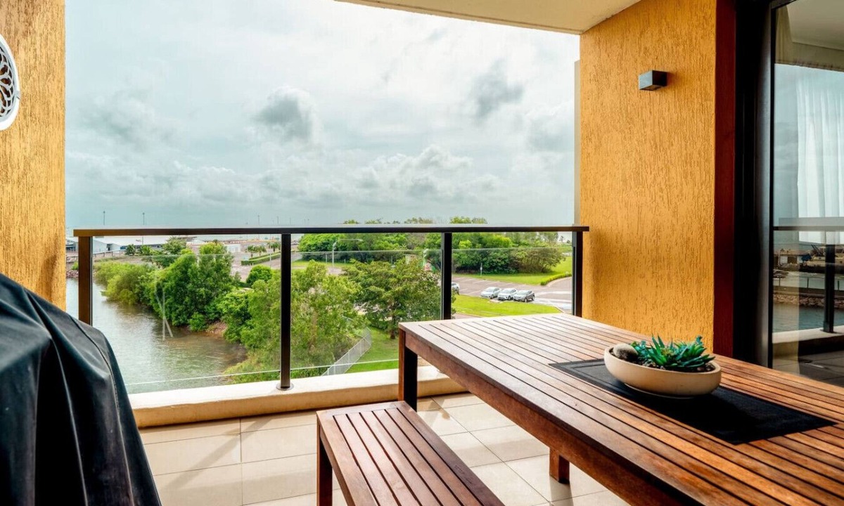 Darwin City Centre Condo | Oceanfront Marvel: Harbour View ~ Pool ~ Parking