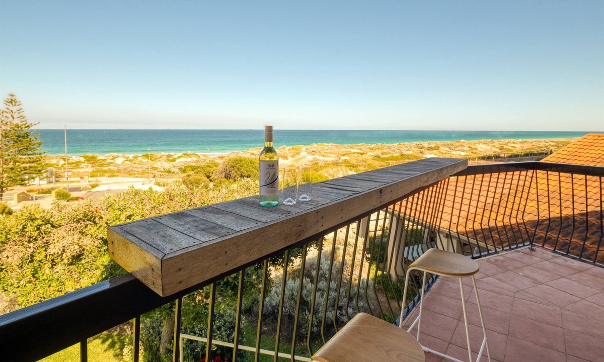 Scarborough Villa | Oceanfront Panoramic Views at Scarborough Beach!
