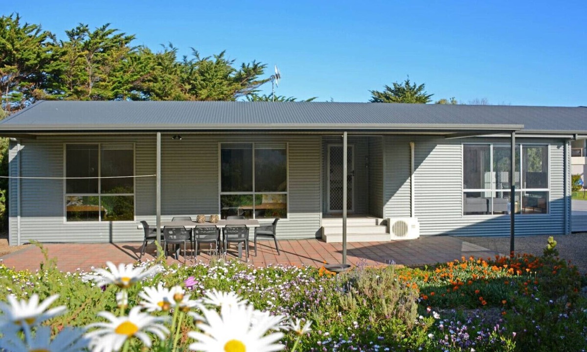Middleton House | Oceans 5—Serene Sanctuary, Walk to Beach & Cafés