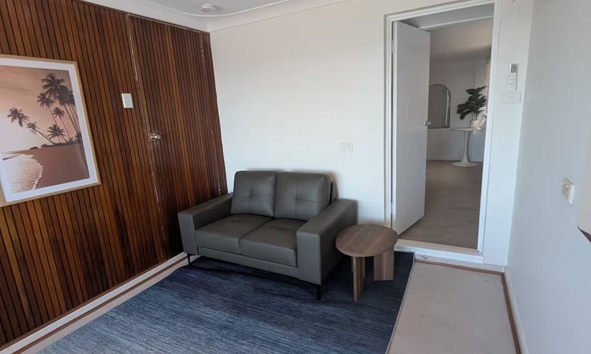 Bunbury Apartment | Oceanview Suit beach front and steps from Cafe Strip