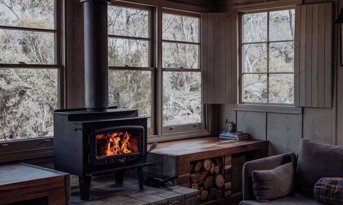 Breona Cabin | Off-grid cabin | Lake views, Deep bath, King bed + Fireplace