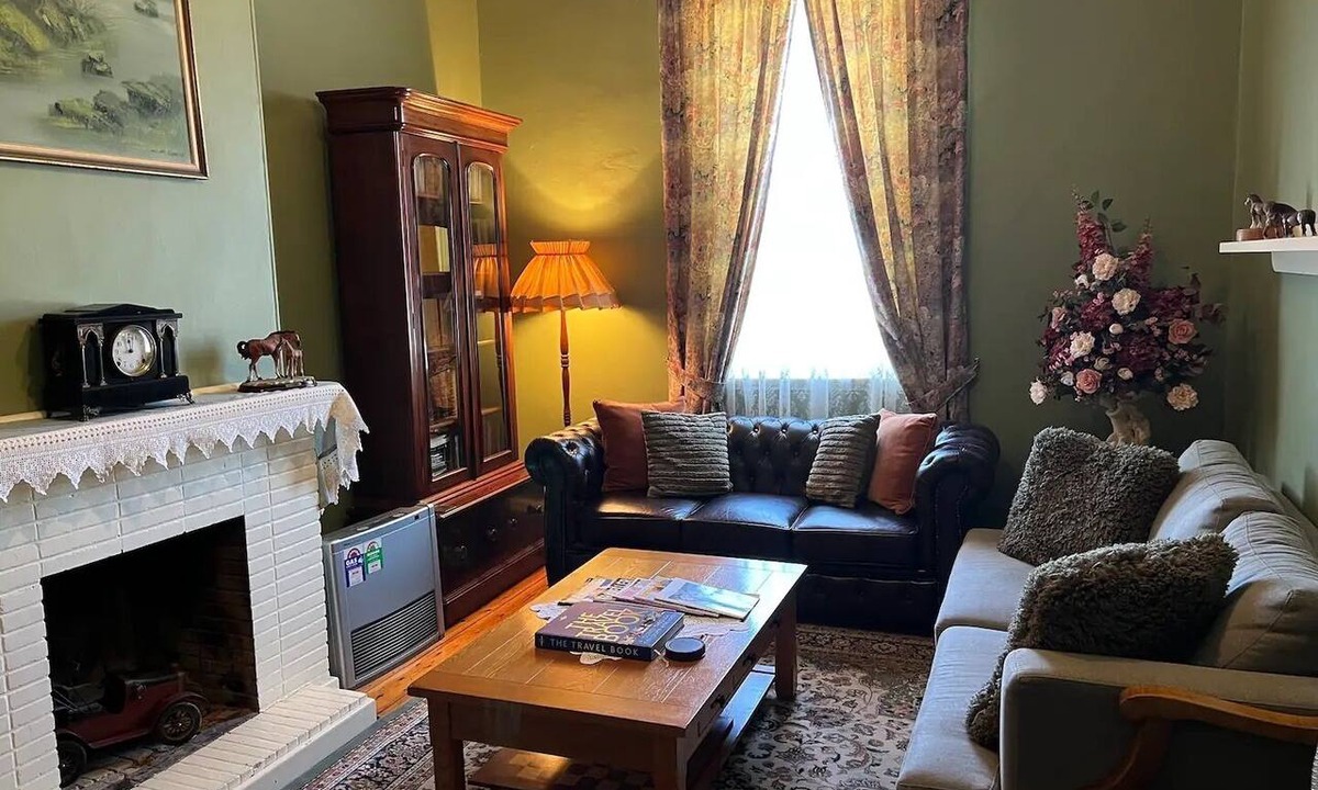Lyndoch House | Old Barossa Valley Inn & Bakery House.Get it all! (Walk to ”Gather Round”)