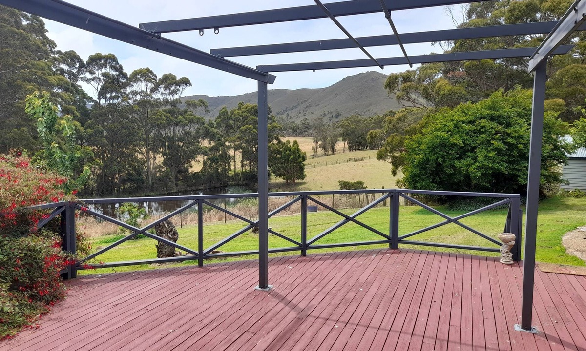 Rocky Cape House | Old School | Rocky Cape Farm Stay | Sleeps 10