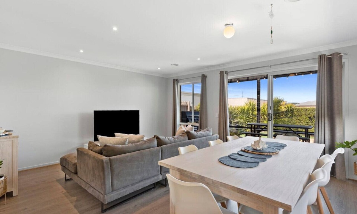 Ocean Grove House | Omega- Family getaway, games room, pets welcome, sleeps 8