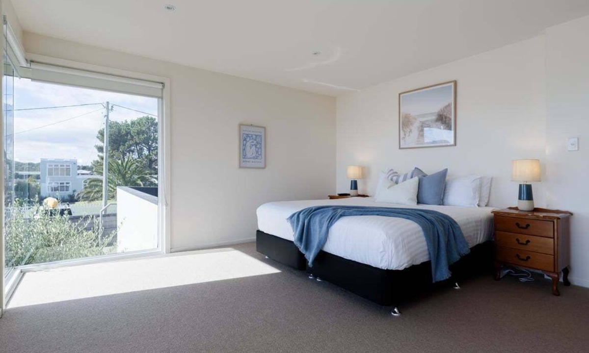 Low Head House | On the Beach & Golf Course Minutes from MTB Trails