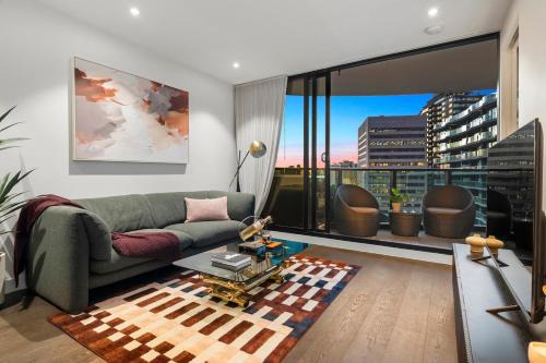 Melbourne Apartment | Opulent Luxury Resort Style Apartment with Albert Park Grand Prix Views