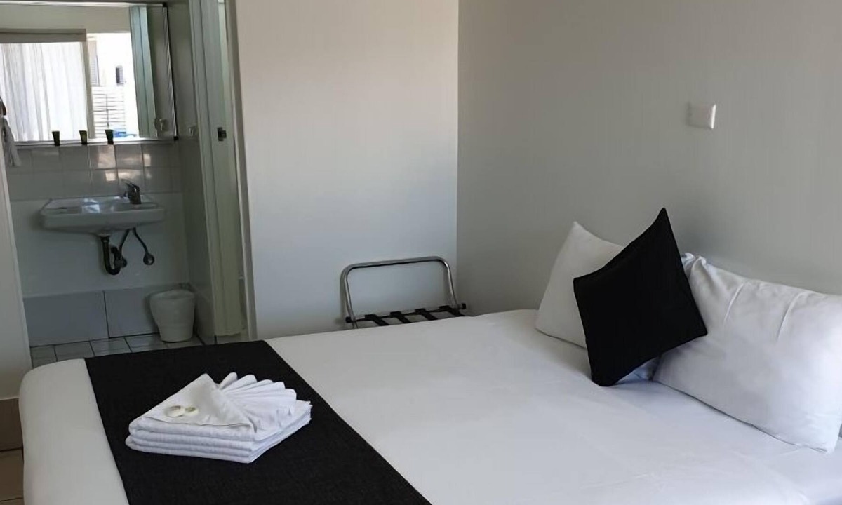 Bowen Town Center Hotel | Original North Australian