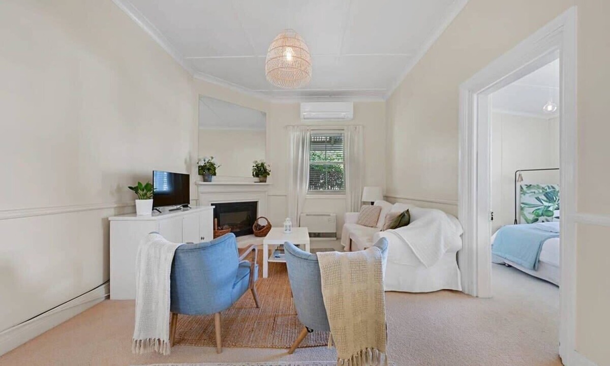 Emu Swamp House | 'Overseers' Cottage - Mayfield Vineyard in Orange