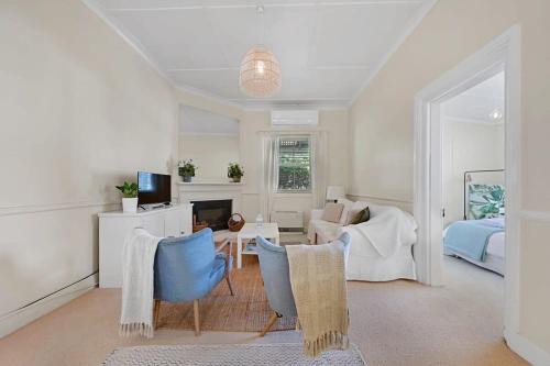 Emu Swamp House | 'Overseers' Cottage - Mayfield Vineyard in Orange