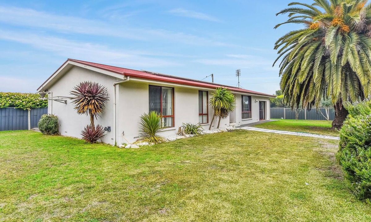 Waterhouse House | Palm Beach - Fully fenced pet friendly (outside only) private family home