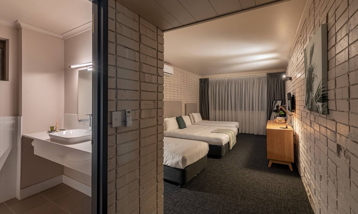 Greenacre Hotel | Palms Hotel Motel Chullora