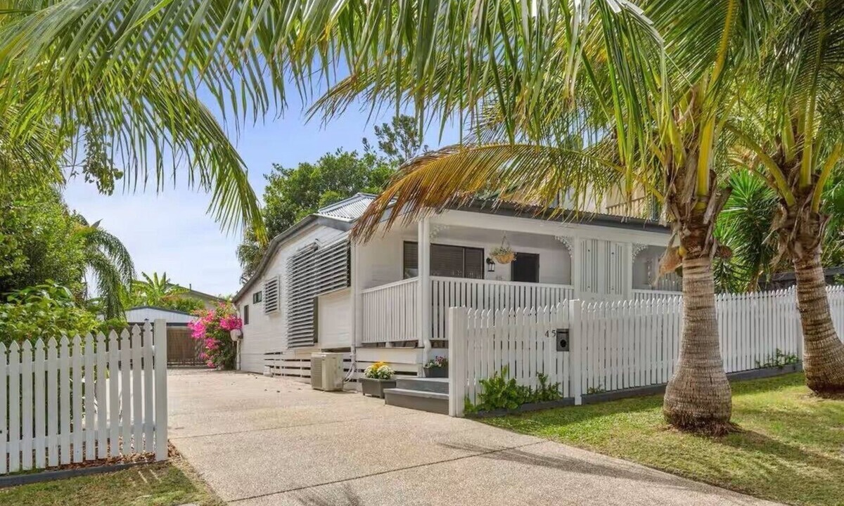 Cooee Bay House | “Pandanus Cottage” This is one of the few places in the area with a pool.