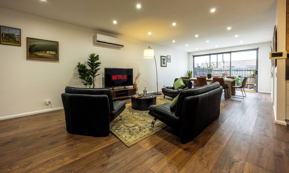Braybrook House | Parkside Ember Luxe w/Campfire and Entertainment Lounge