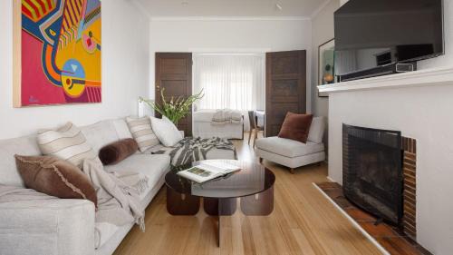Middle Park Apartment | Parkside Escape in Middle Park