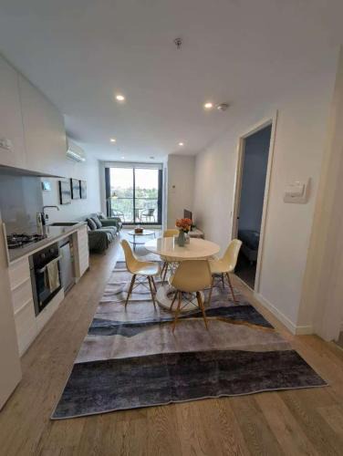 Parkville Apartment | Parkville 2BR Apt close to Zoo and Hospital