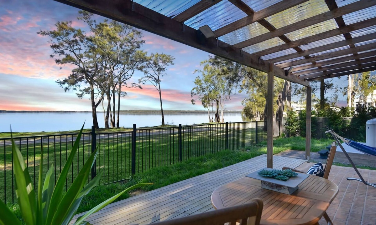 Buff Point House | Parkway Lakehouse Buff Point
