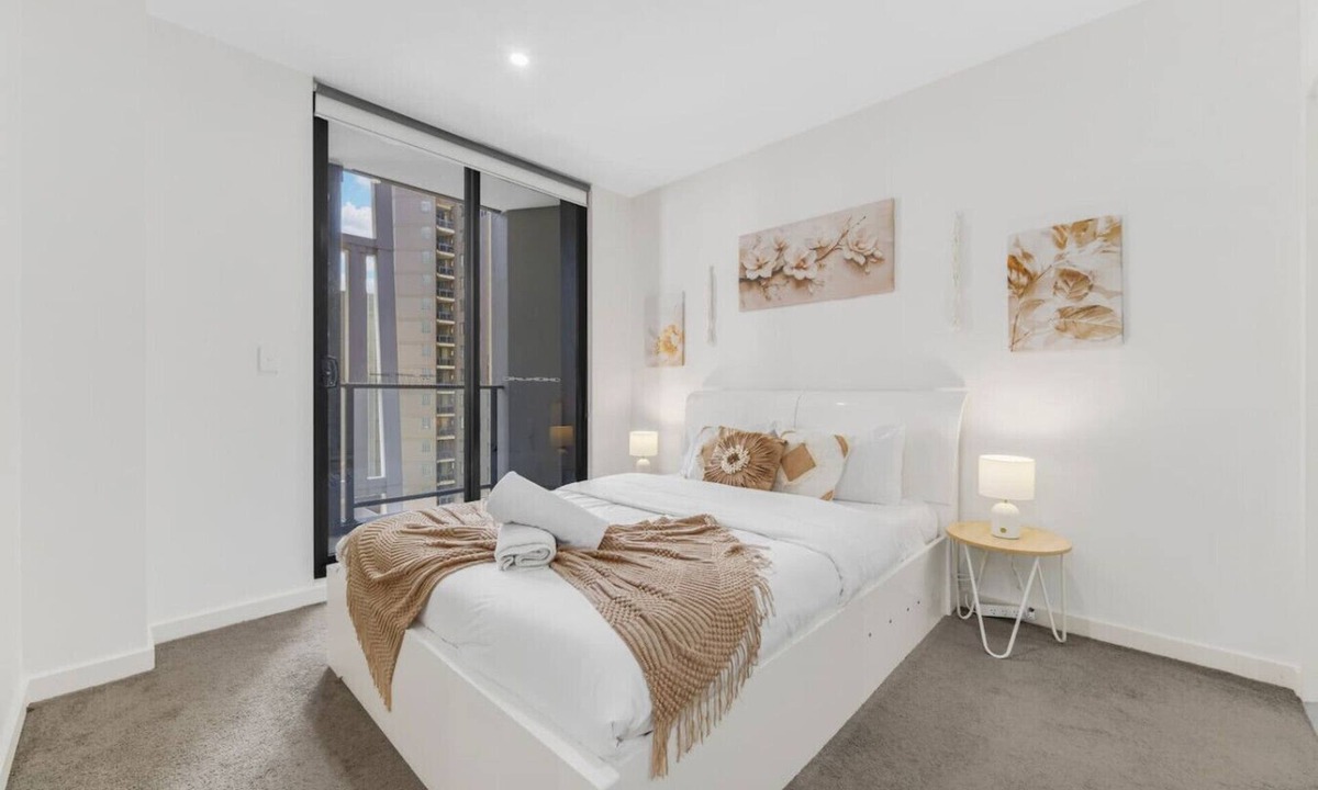 Harris Park Apartment | Parramatta Sunny Urban Nest