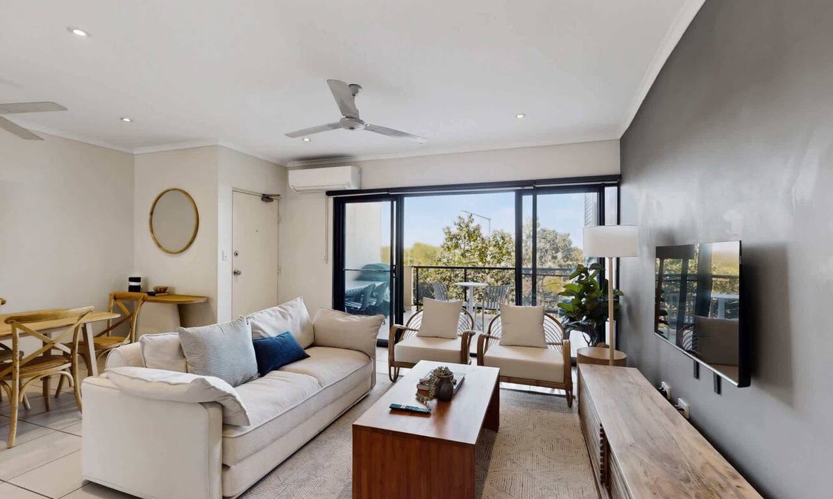 Rosebery Apartment | Peaceful 2-Bed Apartment with Private BBQ Balcony