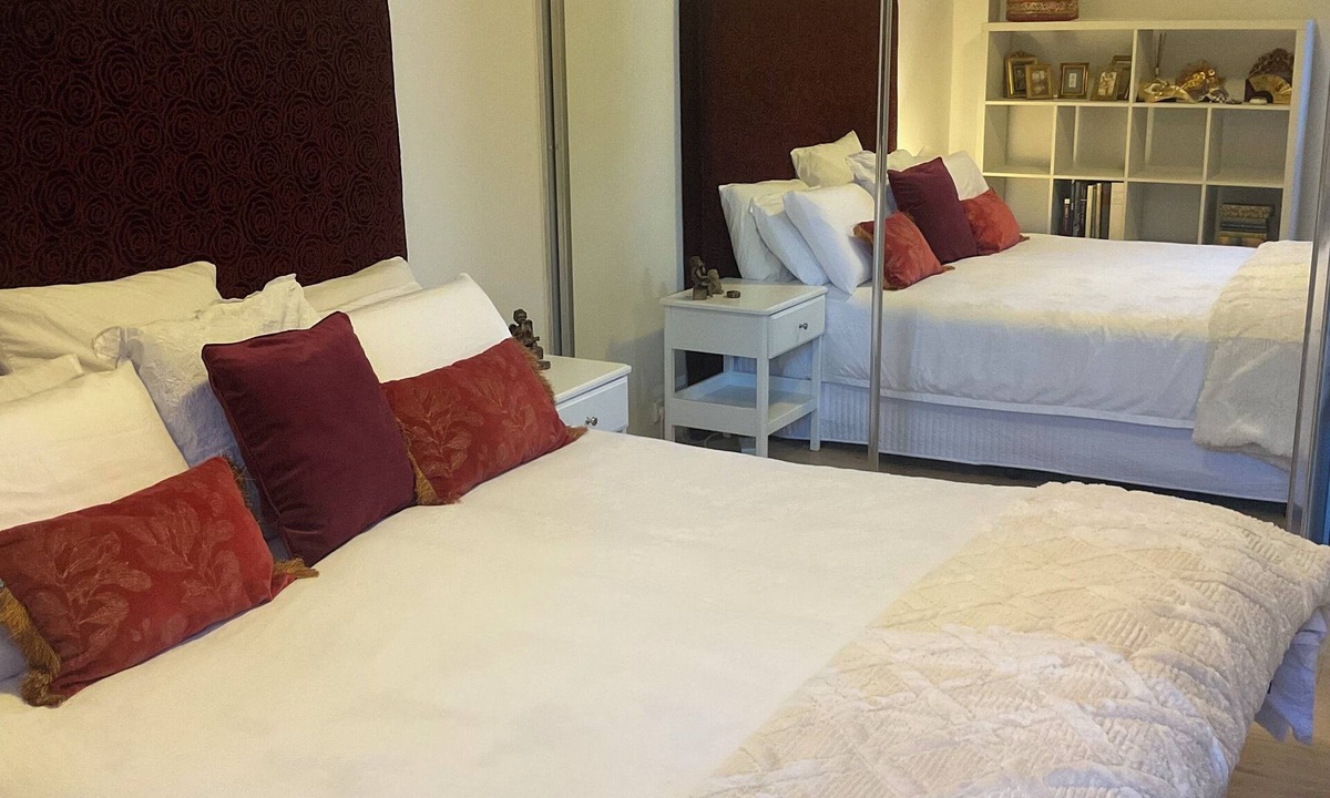 Randwick Apartment | Peaceful Apartment- only a stone’s throw from the beach