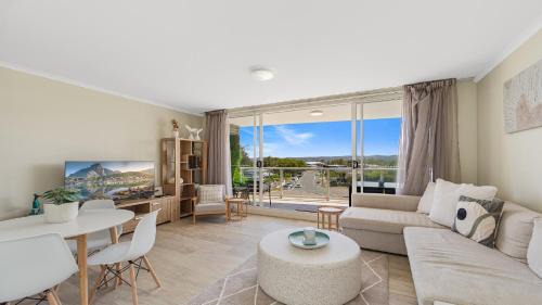 Ettalong Beach House | Peacock Hideaway
