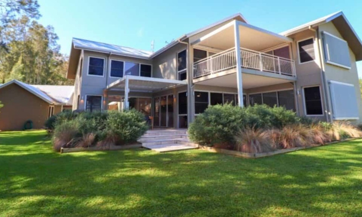 Cams Wharf House | Pelican Escape -Spacious, relaxing waterfront home