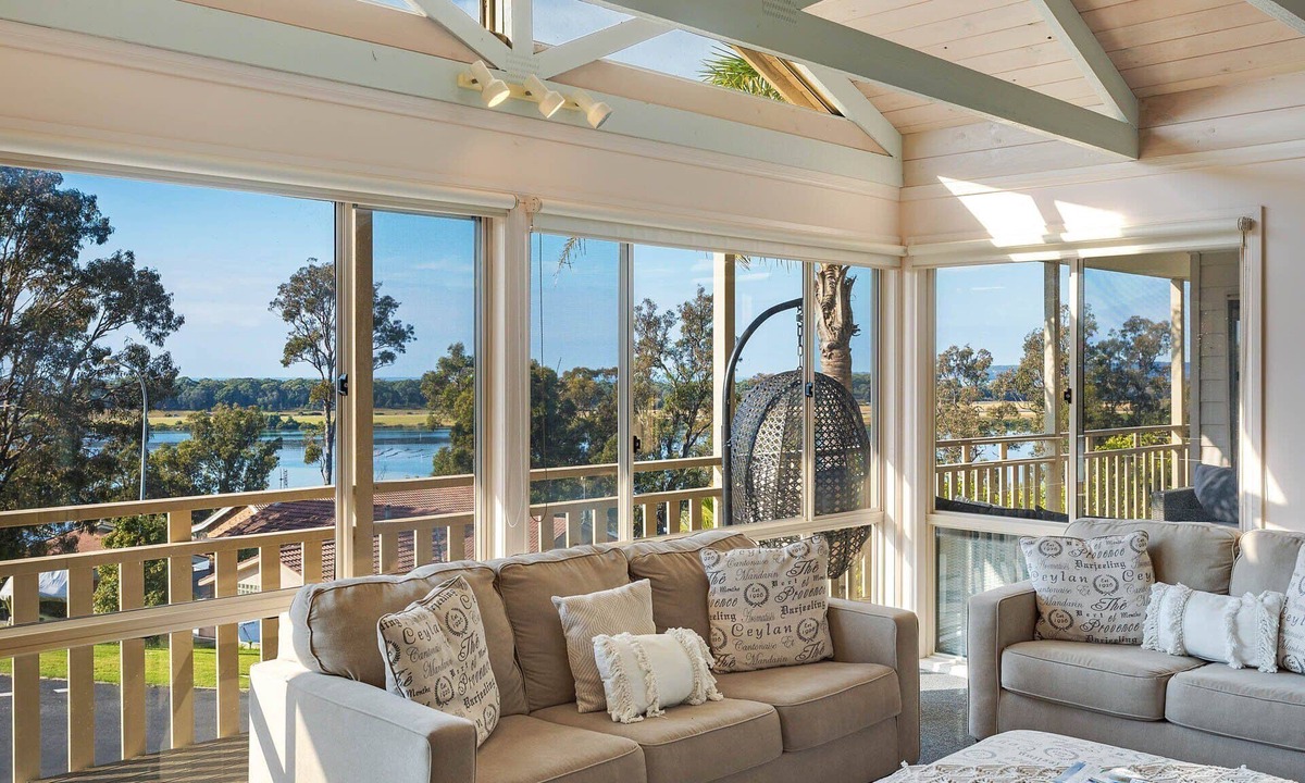 Merimbula Cabin | Pelican Lake House - 4 bedroom pet friendly
