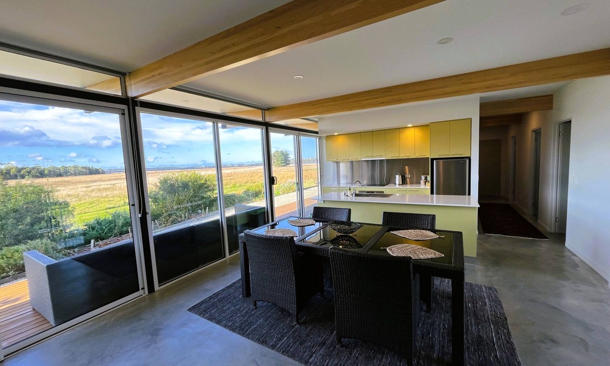 St Helens House | Pelican Point Tasmania