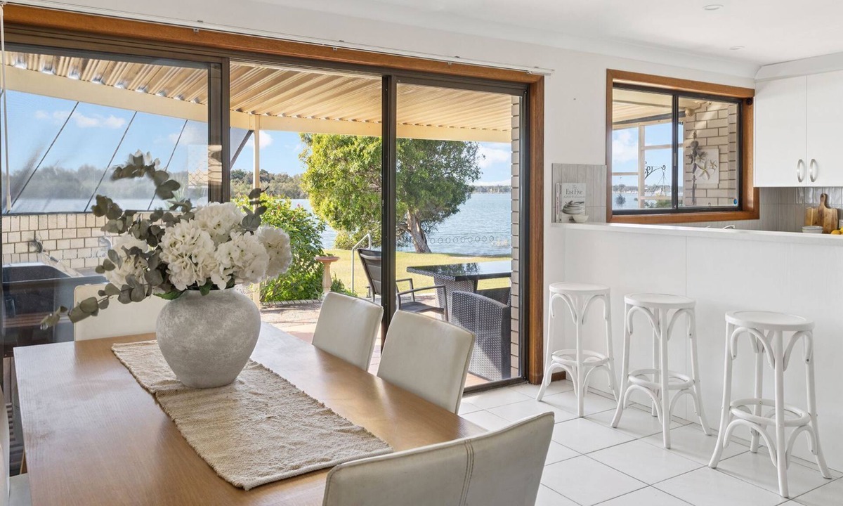 Yamba Apartment | Peninsula Court Unit 10 - Absolute Riverside Bliss - Holiday Yamba