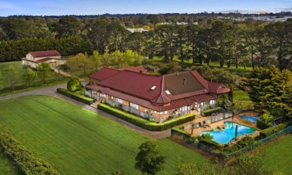 Somerville House | Peninsula Farm heated spa, fireplace & fire pit