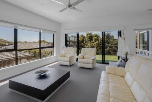 Torquay Apartment | Perfect Family Entertainer with Pool & Alfresco