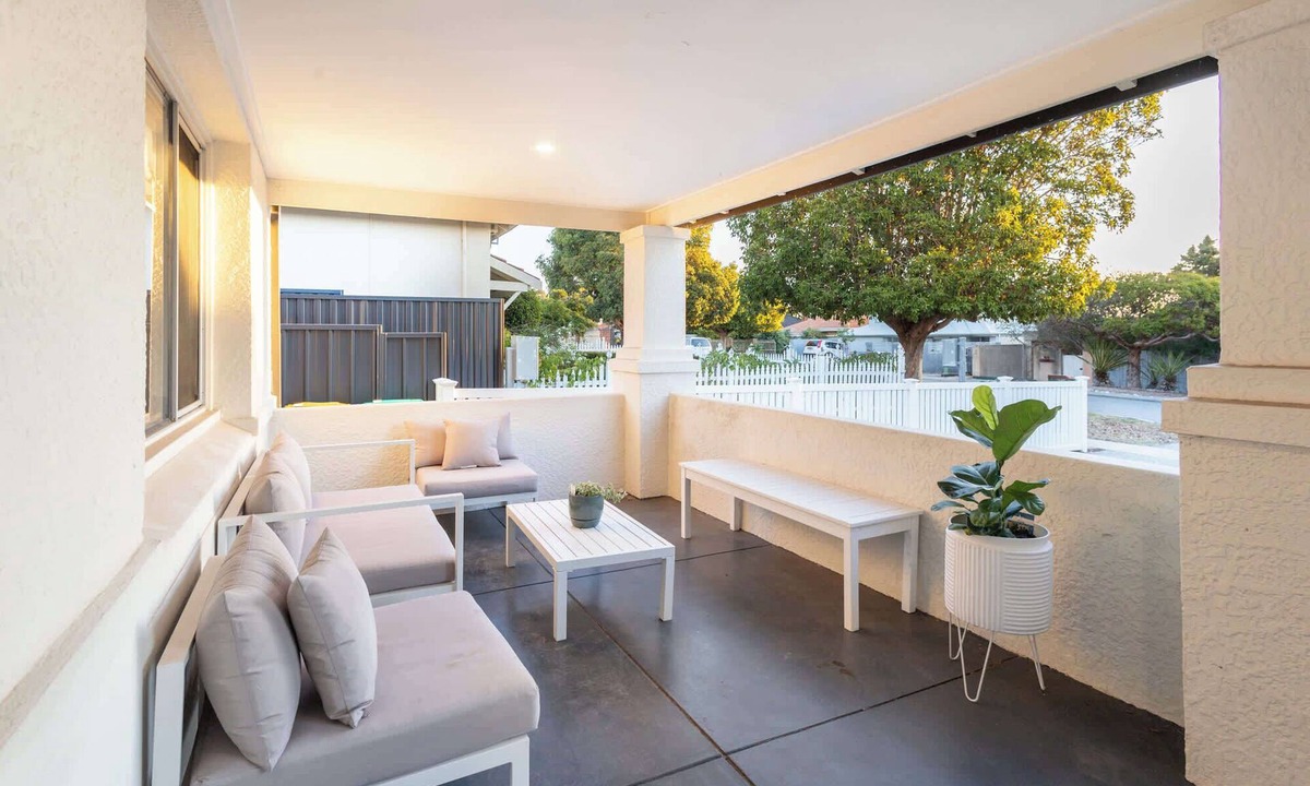 Scarborough House | Perfect Family Getaway - Near Scarborough Beach