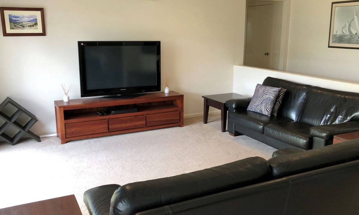 Cowes House | Perfect family getaway, a short walk to beach and shops.