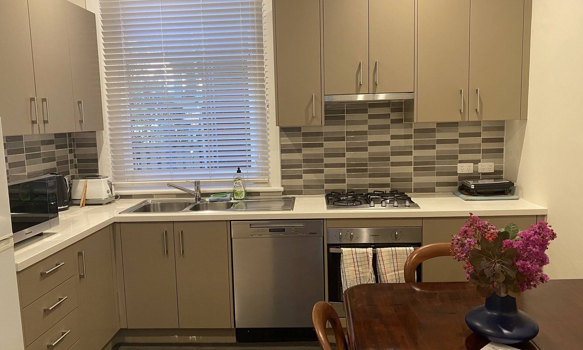 Albert Park Apartment | Perfect Location off South Melbourne Beach