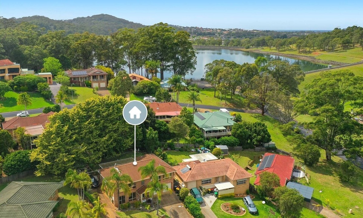 Port Macquarie House | Perfect Modern House with 5 mins drive to Lighthouse Beach. Sleeps upto 9 guests