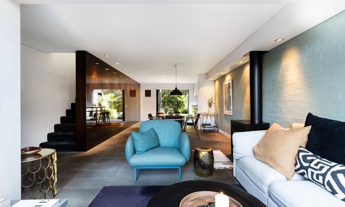 Windsor House | Pet Friendly - Courtyard Townhouse by Property Mums