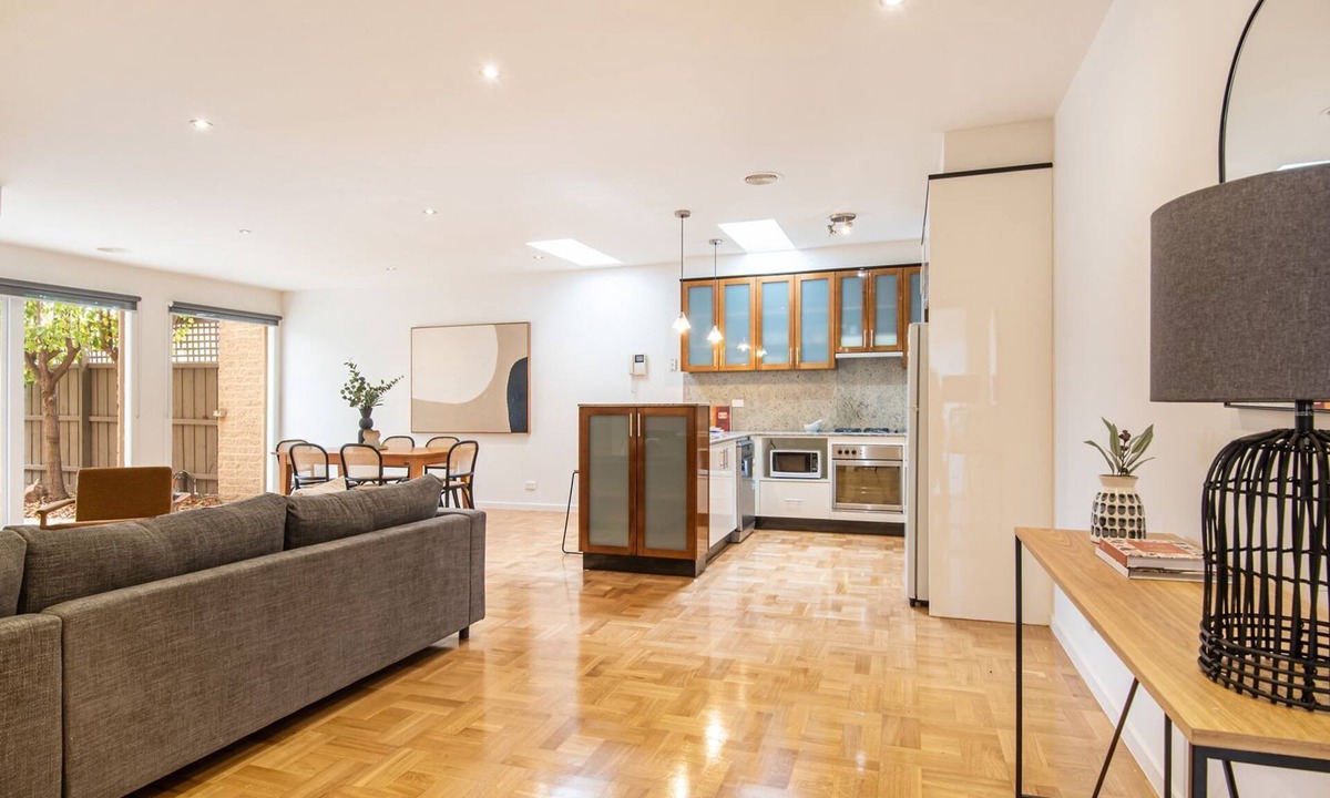 Elwood House | Pet Friendly - Elwood Sanctuary - walking distance to the beach