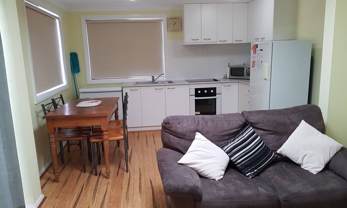 Jindabyne Apartment | Pet-friendly, fully self-contained lakefront 2 bedroom apartment