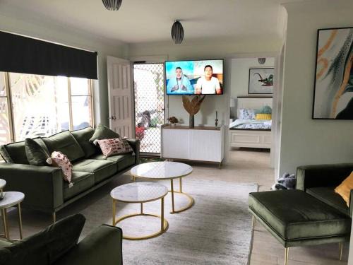 Iluka House | Pet friendly home with pool and boat parking.