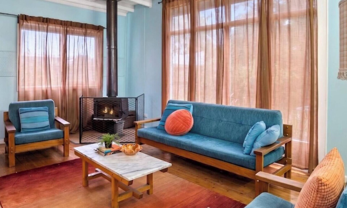 Tootgarook House | Pet Friendly - Retro Beach Babe 100 metres to the beach