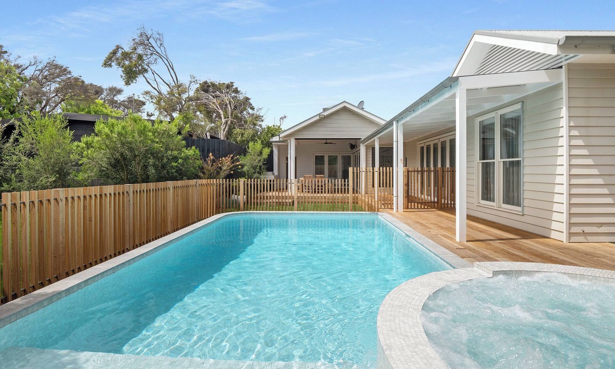 Blairgowrie House | Pet friendly, sleeps 10 including pool, spa and sauna.