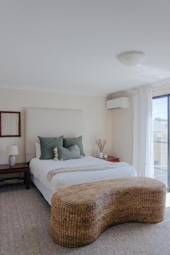 Bluff Point House | Pet Friendly Townhouse