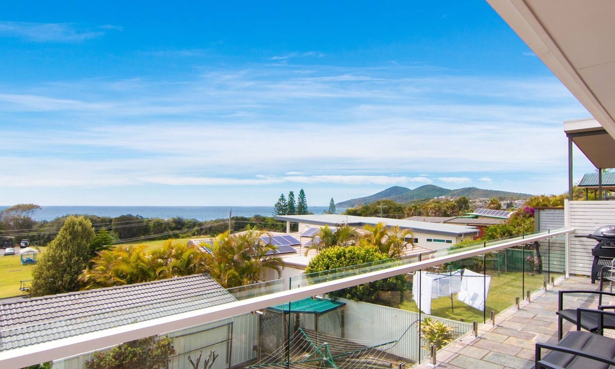 Forster House | Pet Friendly, Walk to One Mile Beach, Forster