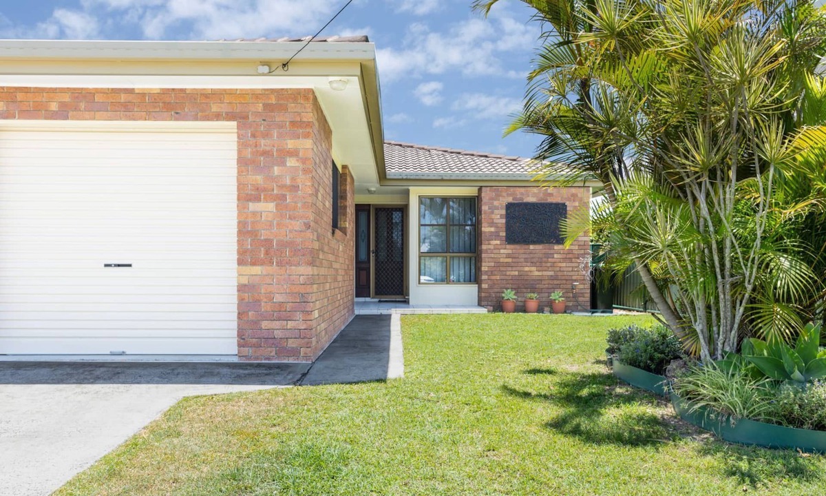 Iluka House | Pete's at Iluka: Quiet Street Living Just Steps from Town