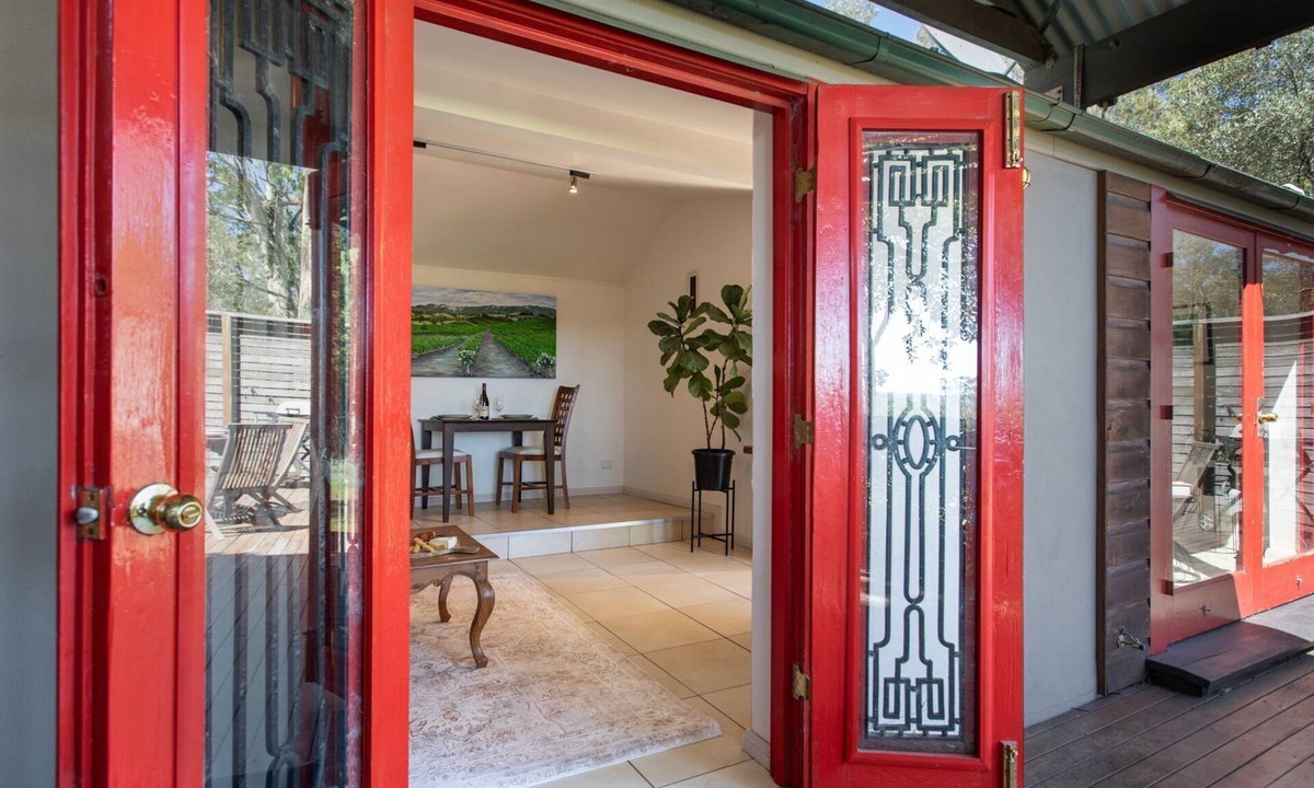Pokolbin Cottage | Petersons Wines Dairy Cottage with Free Wine Tasting