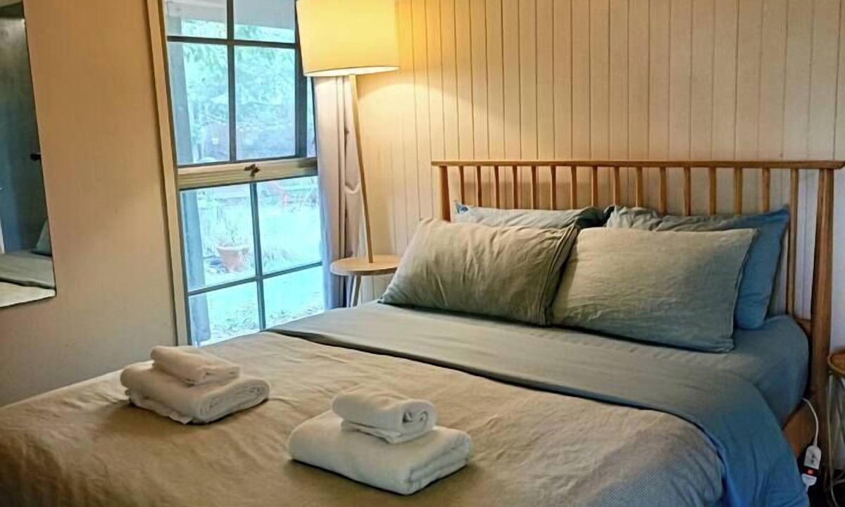 Kalimna Cabin | Pillowood Cottage 3 (1Queen+2Twins) & Wood Stove