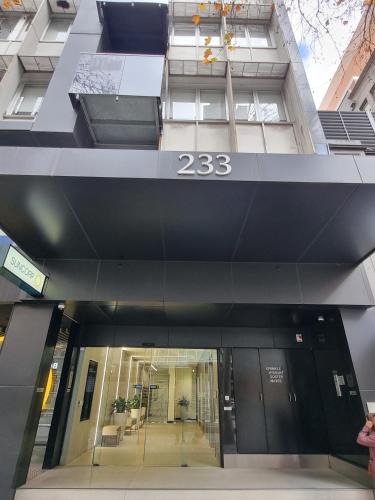 Melbourne Central Business District Apartment | Pleasant City Stay on Collins