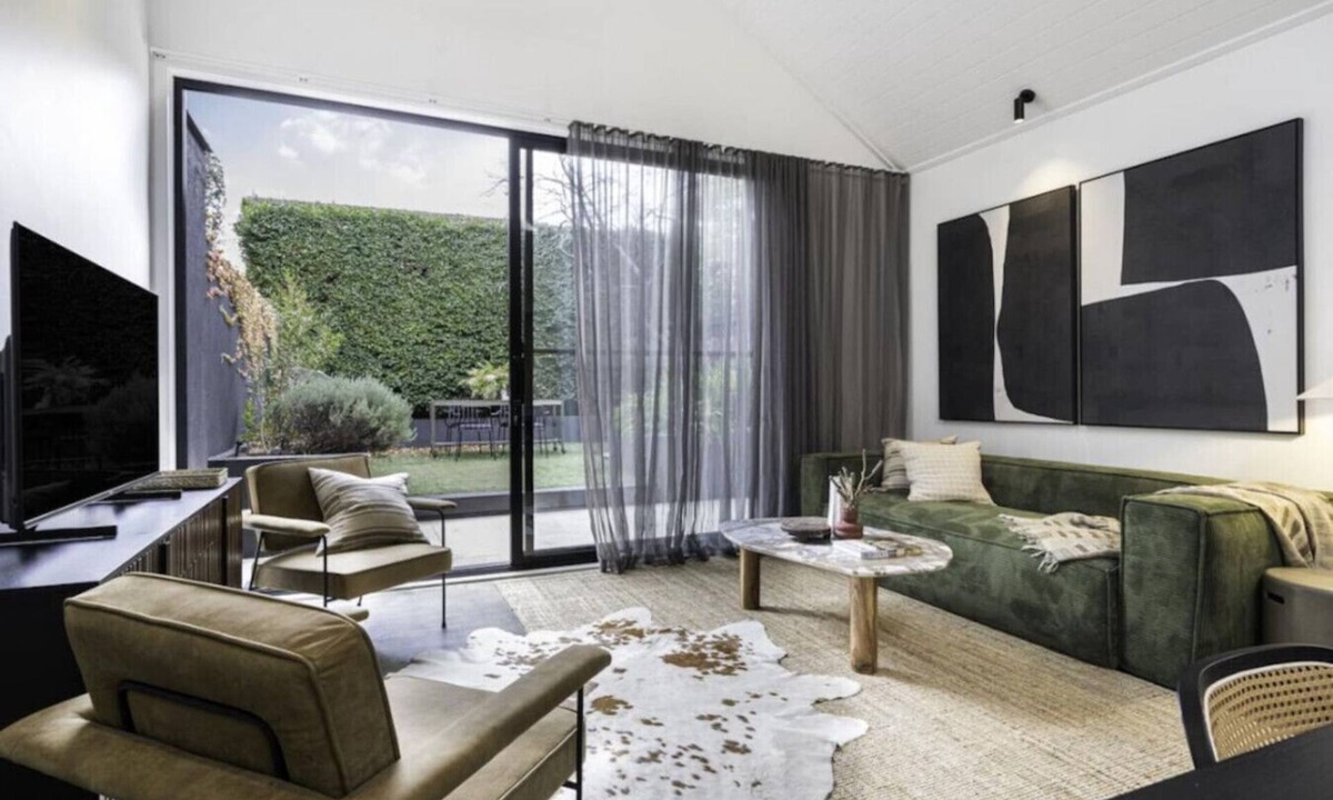 Elwood House | Poets Corner Elegant & Historic Home in Elwood