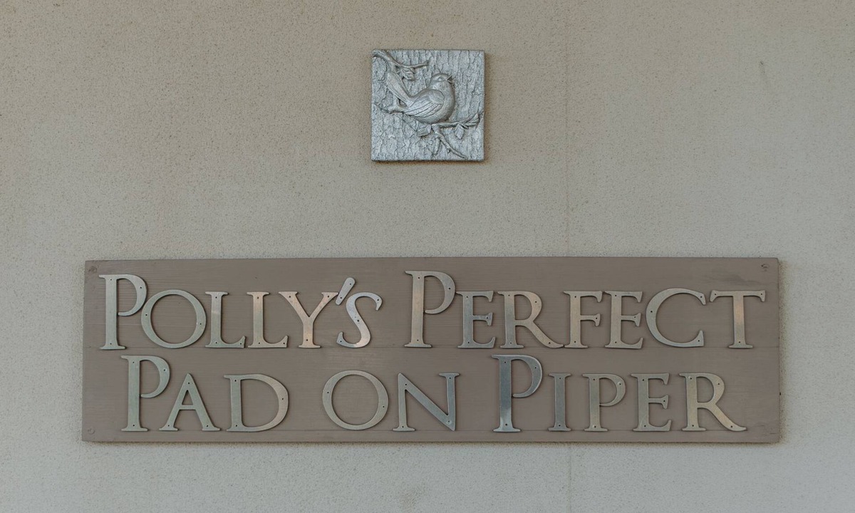 North Tamworth House | Polly's Perfect Pad on Piper