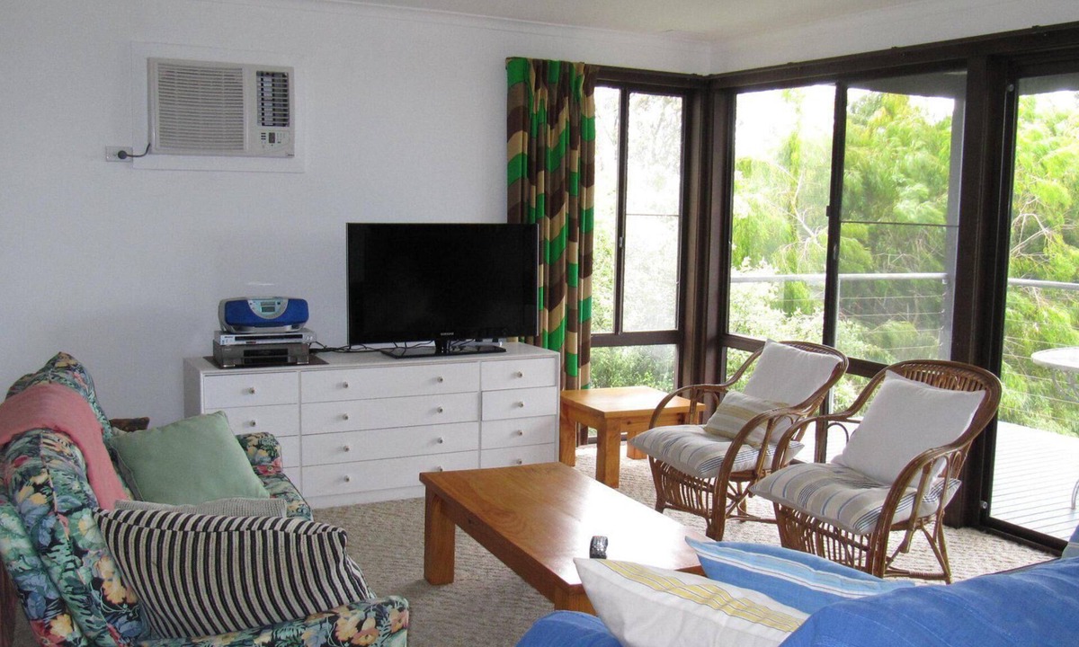Lorne House | Polwarth - Comfortable & Affordable