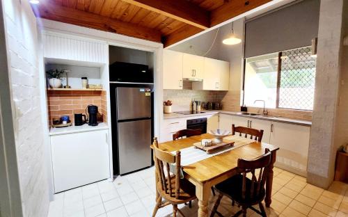 Mandurah Villa | Poolside Retreat 250m From Beach Resort Facilities